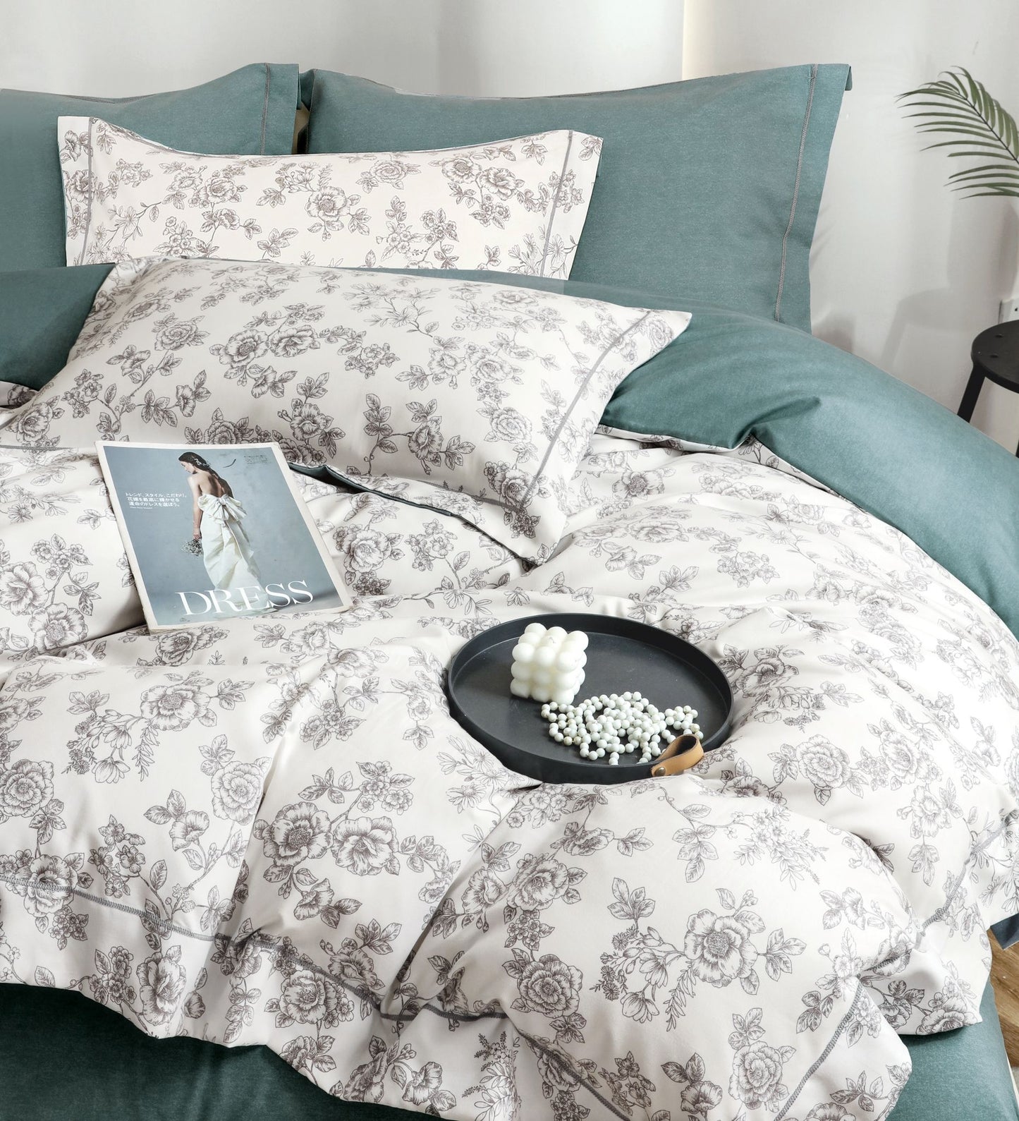 Design Floral Subtil -Set Lenjerie premiu de Pat 6 Piese Moale si Confortabil, Cod :LJ19